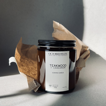 將圖像加載到圖庫查看器中，Amber Glass Candle - Teakwood + Cardamom 柚木 + 荳蔻