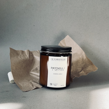 將圖像加載到圖庫查看器中，Amber Glass Candle - Patchouli + Vetiver 廣藿香 + 岩蘭草